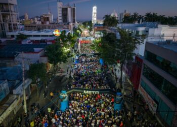 Rocha y Juan de Dios Gámez dan banderazo de arranque del Maratón Internacional de Culiacán; hubo 35% más corredores que en 2025