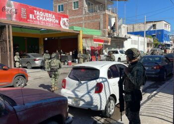 Ataque armado dentro de taquería deja dos muertos