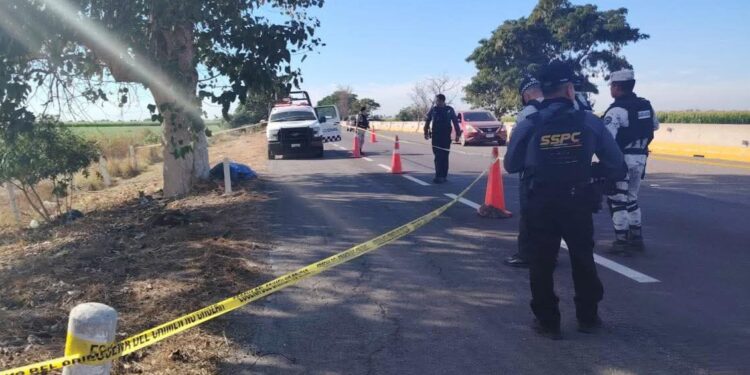 Localizan a dos hombres ejecutados en el Libramiento Benito Juárez, al sur de Culiacán