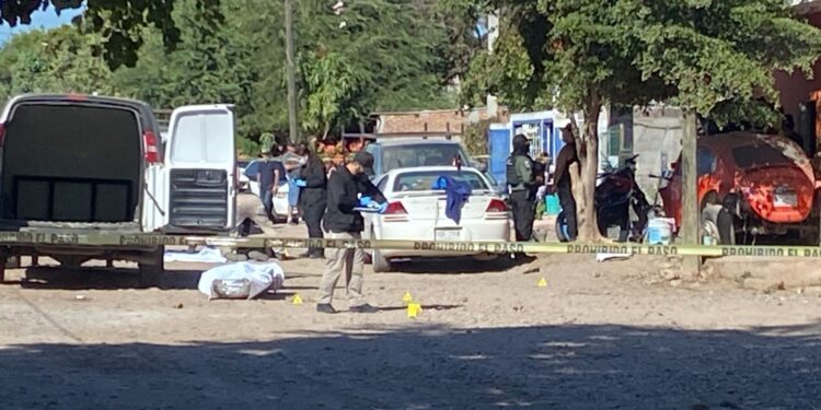 Tío y sobrino fueron asesinados a balazos en la colonia Demetrio Vallejo, en Aguaruto