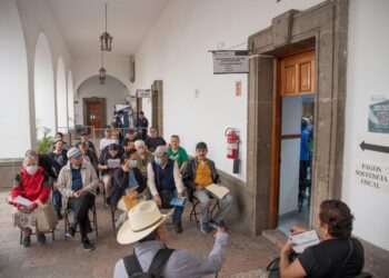 ¡Ya aplican! Desde temprana hora, adultos mayores acuden a pagar su predial y aprovechar descuentos