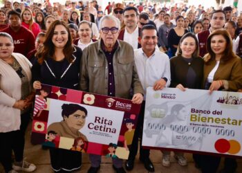 Inicia Gobernador Rocha Moya entrega de la Beca Rita Cetina en Navolato