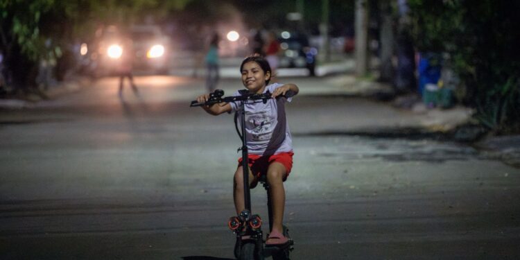 “La colonia dio otra vista, se ve diferente”; Juan de Dios Gámez entrega 10 calles pavimentadas