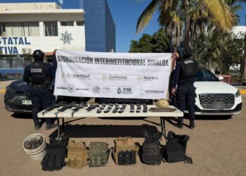 Tras denuncia, Grupo Interinstitucional asegura fusiles, municiones y vehículos con reporte de robo en residencial de Culiacán