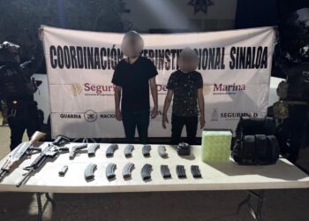 Derivado de una denuncia ciudadana al 089, detienen a dos hombres y les aseguran armas, municiones y un vehículo con reporte de robo