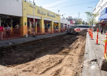 Inicia la primera etapa de reparación de la superficie de rodamiento de concreto estampado en el centro de la ciudad