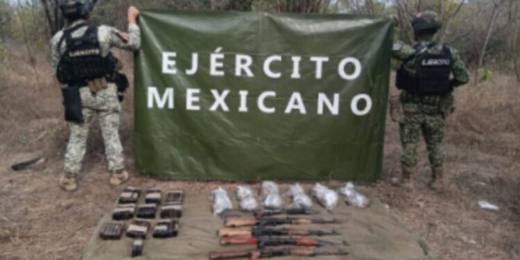 Aseguran 5 armas largas, 47 cargadores y 2,500 cartuchos tras agresión en San Ignacio