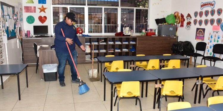 La UAS marca precedente en Sinaloa; realiza el primer cambio de identidad de género en documentos oficiales de un trabajador