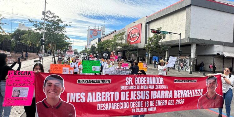 Inés cumple un año desaparecido y su nombre sigue en las calles; su madre sigue buscándolo