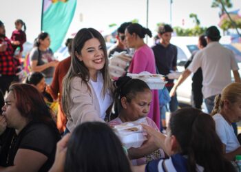¡Una mano amiga! DIF Culiacán comparte 300 platillos de alimento caliente a familias en el Hospital General