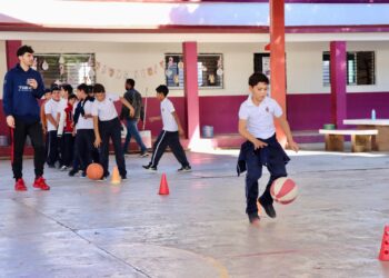 ¡Por más actividad física en Badiraguato! Arranca el programa “Básquetbol en tu escuela”