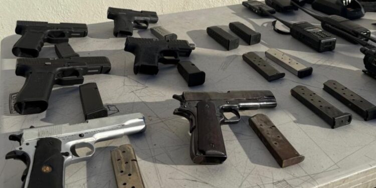 En revisión de este sábado, el Grupo Interinstitucional asegura 6 armas, droga y diversos objetos prohibidos en el Centro Penitenciario de Aguaruto