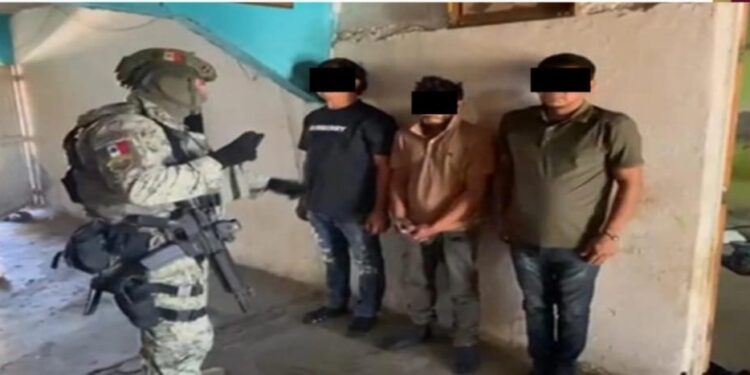 En Villa Juárez, el Grupo Interinstitucional asegura a 3 civiles, 3 armas largas, cargadores y cartuchos