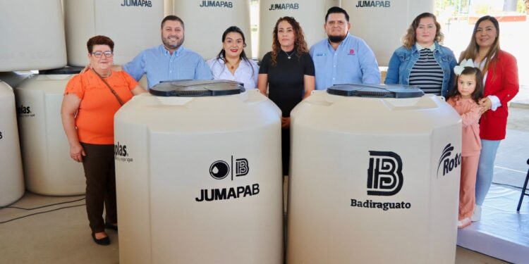 ¡Palabra cumplida! Gobierno de Badiraguato arranca con la entrega de tinacos en su segunda etapa