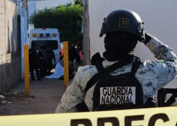 Hallan cuerpo decapitado y restos humanos dentro de una hielera en Culiacán