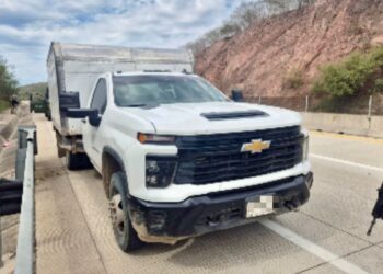 Asegura el Grupo Interinstitucional una camioneta con hidrocarburos en Mazatlán