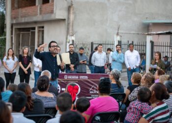 Juan de Dios Gámez cumple a vecinos de la colonia Antonio Toledo Corro; ‘se trata de que le vaya bien a las colonias’