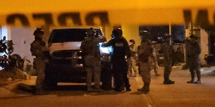 Identifican a las dos víctimas halladas calcinadas en la cajuela de un vehículo incendiado en Culiacán