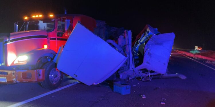 Muere conductor tras choque entre tráileres en la maxipista Culiacán–Mazatlán
