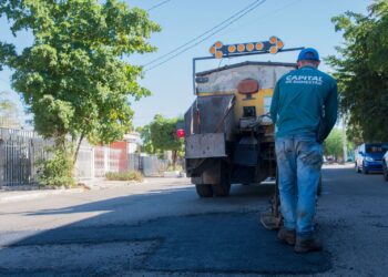 Ayuntamiento de Culiacán mantiene seis cuadrillas permanentes de bacheo en la ciudad