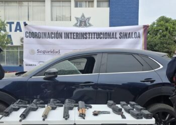Grupo Interinstitucional asegura vehículo con armamento en Culiacán