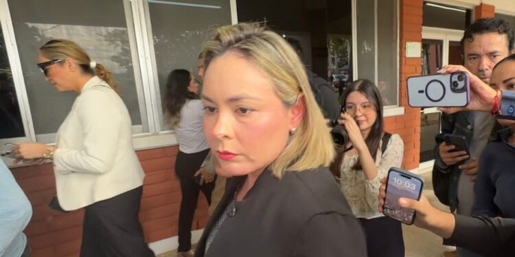 Gobierno de Sinaloa apoya a Rosa, novia de Fernando Alan, joven herida en operativo militar