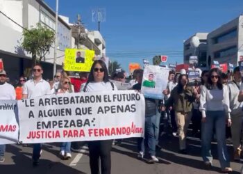 Ciudadanos marchan en Culiacán para exigir justicia por Fernando Alan, asesinado presuntamente por militares