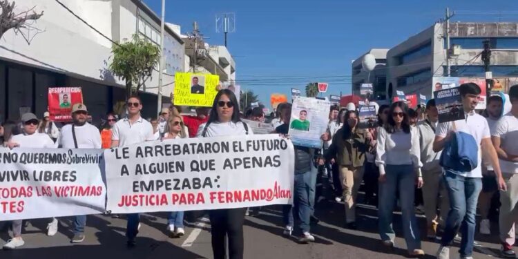 Ciudadanos marchan en Culiacán para exigir justicia por Fernando Alan, asesinado presuntamente por militares