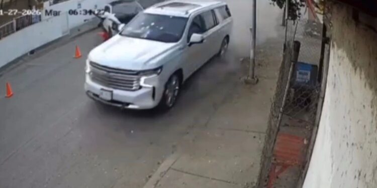 Violencia reactiva debate sobre protección a policías fuera de turno: abogados llaman a permitir que porten su arma de cargo