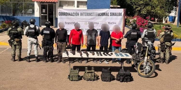 Con apoyo de una denuncia anónima al 089, el Grupo Interinstitucional detiene a cinco civiles armados en Culiacán
