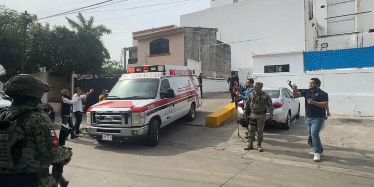 Bajo resguardo federal, Sergio Torres Félix es trasladado a otro hospital a recibir atención médica ; Tere Guerra afirma que su estado sigue siendo crítico, pero estable