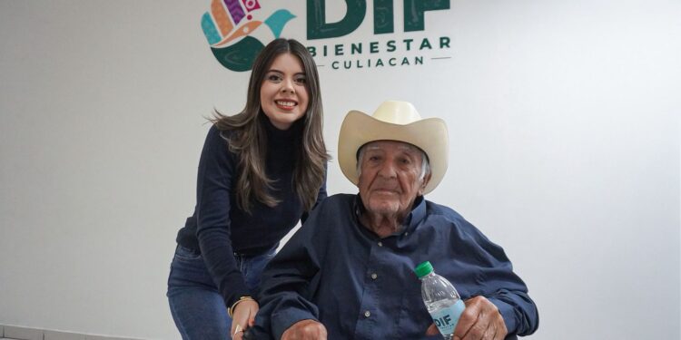 DIF Bienestar Culiacán entrega 14 sillas de ruedas a personas con discapacidad