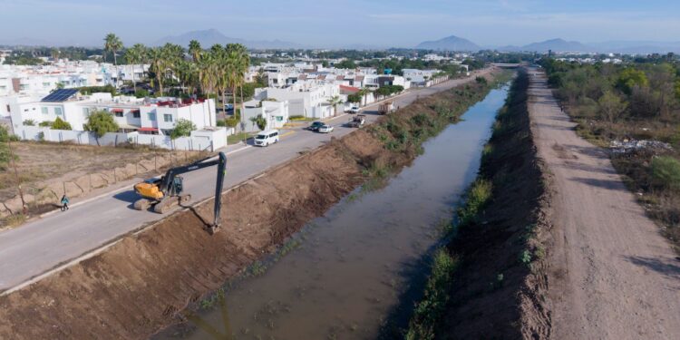 Intervienen canales y arroyos para prevenir la proliferación de mosquitos y acondicionarlos ante la temporada de lluvias