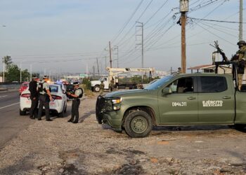 Hallan a un hombre ejecutado con múltiples disparos en el libramiento Benito Juárez, “La Costerita”