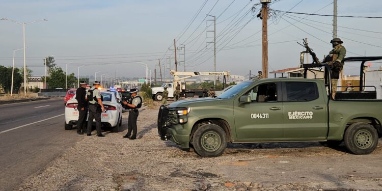 Hallan a un hombre ejecutado con múltiples disparos en el libramiento Benito Juárez, “La Costerita”