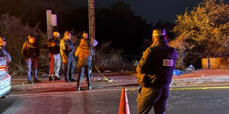 Localizan cuerpo sin vida de hombre en el puente a desnivel de la Costera