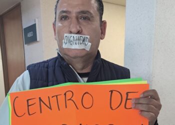 Personal del Centro de Salud Urbano de Culiacán protesta por adeudos salariales