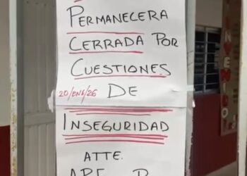 Padres de familia colocan candados en  secundaria en Villa Juárez ante temor por inseguridad