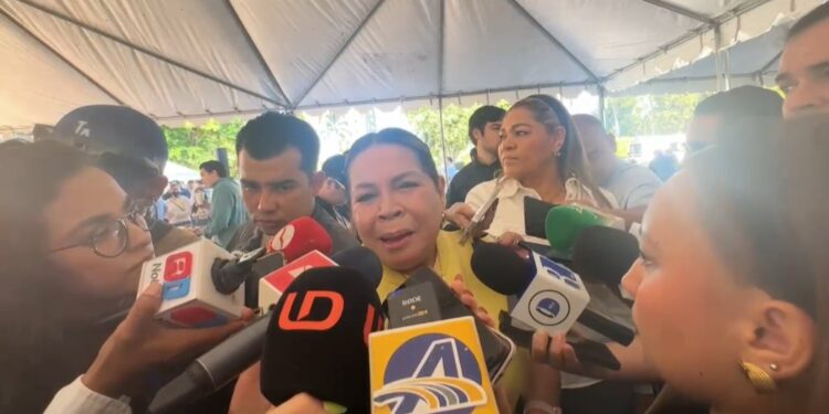 DIF alerta por permanencia de menores de edad en cruceros; pide no dar dinero