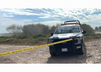 Localizan cadáver envuelto en plástico y con heridas de bala en Navolato