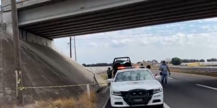Hallan un cuerpo decapitado bajo un puente en Costa Rica, al sur de Culiacán