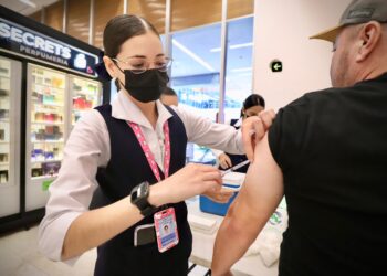 Aplican más de 9 mil 800 dosis en macrocentros de vacunación contra el sarampión en Culiacán y Mazatlán