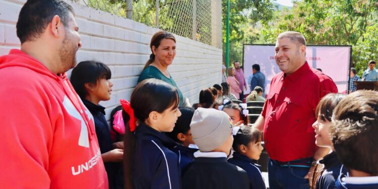 “2026 viene cargado de compromisos para todas las comunidades de Badiraguato y se van a cumplir”; José Paz López entrega obra y alumbrado público en Ojo de Agua