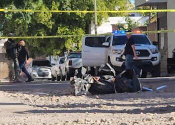 Hallan un cuerpo sin vida envuelto en hules negros en la colonia Lomas del Boulevard