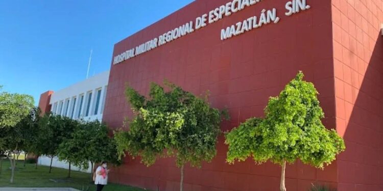 Soldado herido a balazos fue llevado de emergencia en helicóptero hasta el Hospital militar de Mazatlán donde dejó de existir