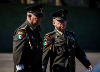 Asiste el Gobernador Rocha Moya al cambio de mando en la Tercera Región Militar