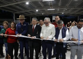 Inaugura Gobernador Rocha biblioteca en comunidad Monte Verde de Villa