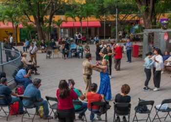 El danzón vuelve a reunir a Culiacán en la Plazuela Obregón