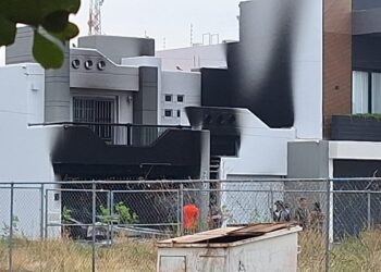 Grupo armado ataca vivienda en Culiacán con vehículo robado