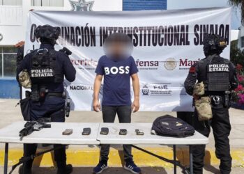 Grupo Interinstitucional asegura en Culiacán a un civil con un arma larga y cargadores abastecidos